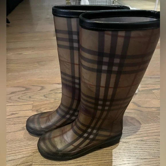 Perfect rain boots - Picture 2 of 7